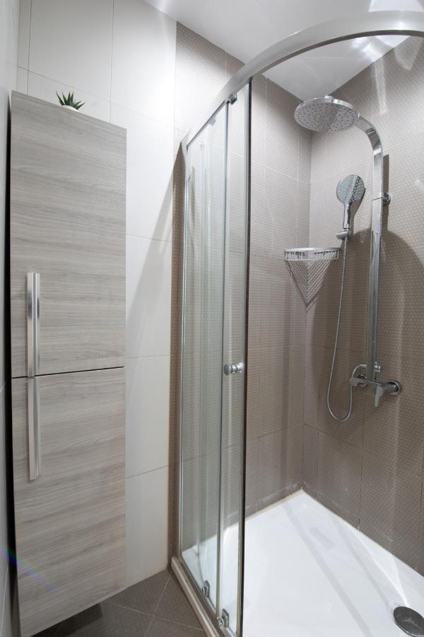 Modern 3 Bedroom & 3 Bathroom Apartment - Near Balluta Bay سانت جوليان المظهر الخارجي الصورة