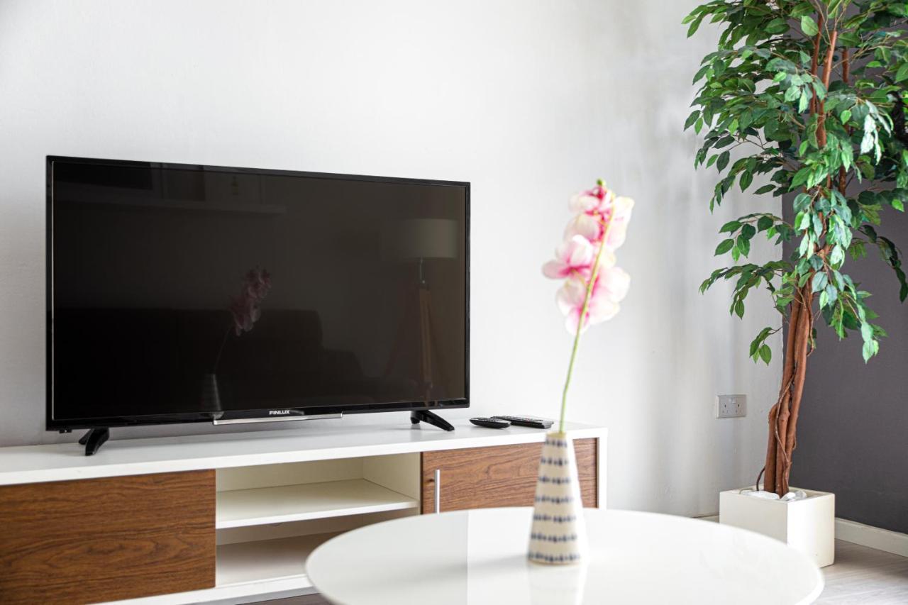 Modern 3 Bedroom & 3 Bathroom Apartment - Near Balluta Bay سانت جوليان المظهر الخارجي الصورة